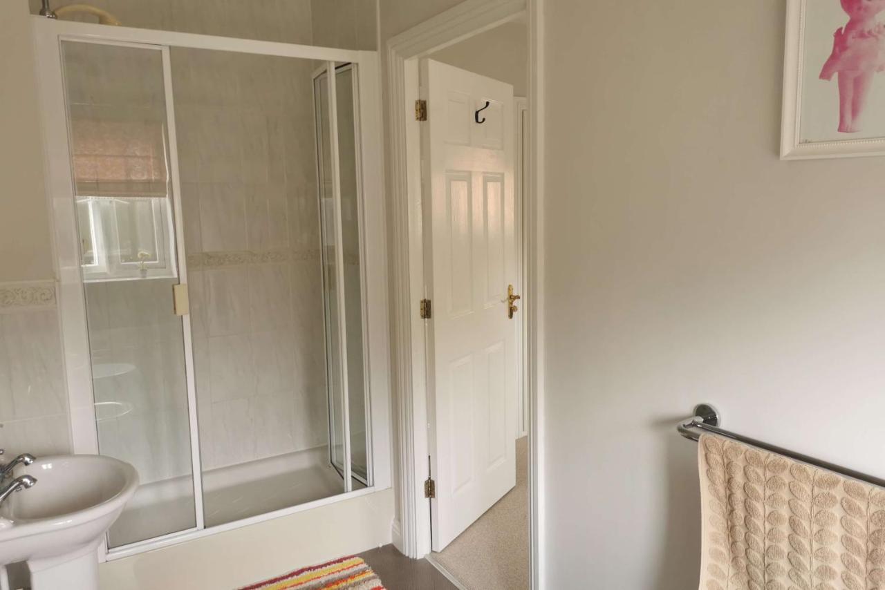 مبيت وإفطار Winford Walton Crescent المظهر الخارجي الصورة